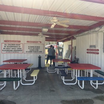Spencer's Dairy Kream - Outdoor covered tables - Ice Cream & Frozen Yogurt Near Me - Grenada, Mississippi
