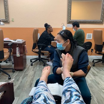 Tiara's Nail - Hanna giving me a premium foot rub - Nail Salons Near Me - Phoenix, Arizona