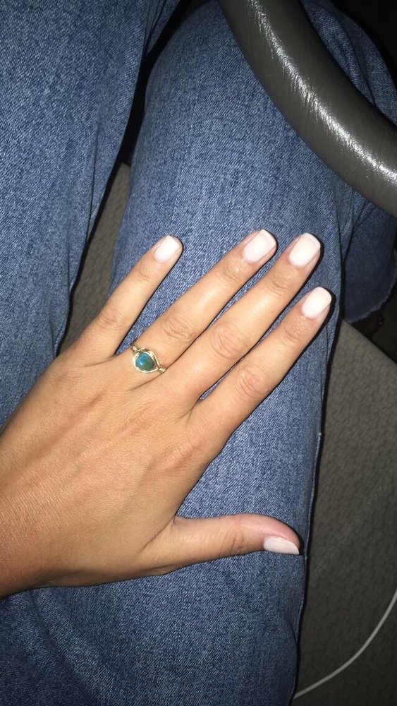 Yvonne's Nails Logo