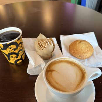 Boon Boona Coffee - Pour over, fenugreek (amazing syrup) latte with oat milk , beef curry pastry, and blueberry muffin - Coffee Roasteries Near Me - Renton, Washington