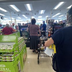 Jewel-Osco - Friendly traditional American grocery store reminiscent of a more peaceful and prosperous time in history.
