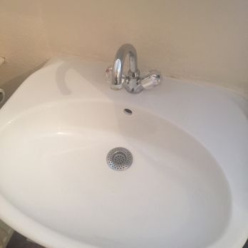 Hotel & Hostel Hallbergerhof - This sink erupts like a volcano every 20 min, very loud. - Hotels Near Me - Hallbergmoos, BY