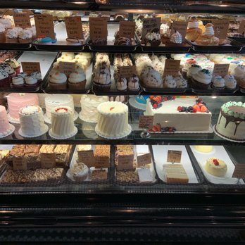 Honeymoon Bakery - Baked good case - Desserts Near Me - Rome, Georgia