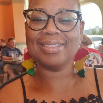 Another Broken Egg Cafe - Just me waiting for Breakfast - Breakfast & Brunch Near Me - Jacksonville Beach, Florida