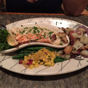 Chinook's - Girlfriends dish of shrimp, potatoes and corn. - Seafood Near Me - Seattle, Washington