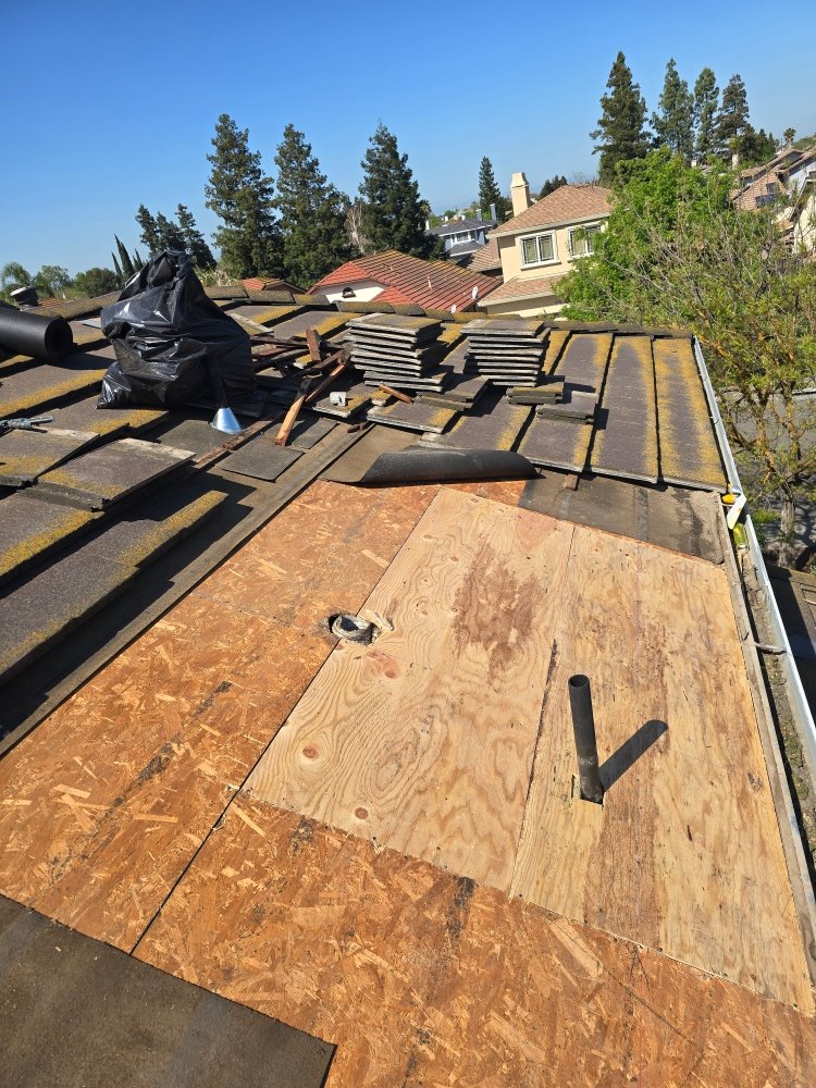 Slide of Gomez Diaz Roofing