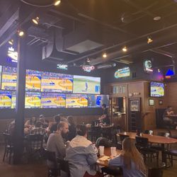 Austin's Bar & Grill
