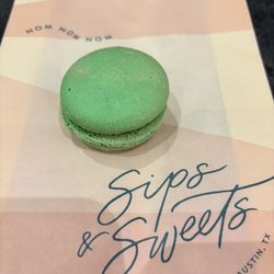 Sips & Sweets Cafe - Pistachio macaron