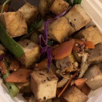 Che Thai - GARLIC BLACK PEPPER with tofu (added carrot and mushrooms) - Asian Fusion Near Me - Chicago, Illinois Che Thai - GARLIC BLACK PEPPER with tofu (added carrot and mushrooms) - Asian Fusion Near Me - Chicago, Illinois