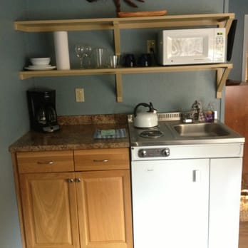 Fieldside Suites - Little kitchen with everything you need. - Hotels Near Me - Bar Harbor, Maine