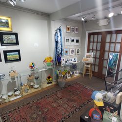 pARTiculars - Side Gallery