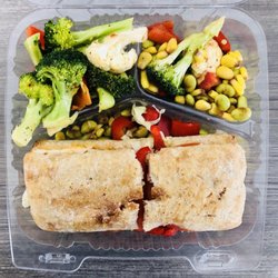 Cultures - Chicken Sandwich + 2 side salads