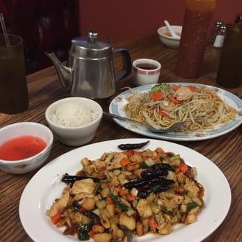 Wong's Kitchen - Spicy Peanut Chicken and Shrimp Chow mein - Cantonese Near Me - Arleta, California