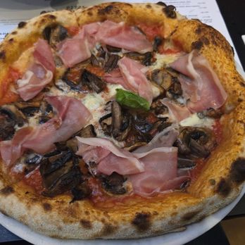 Valdo Gatti - Funghi e spec pizza - Pizza Near Me - Lisbon, 11 Valdo Gatti - Funghi e spec pizza - Pizza Near Me - Lisbon, 11