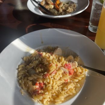 21 Steps Kitchen & Bar - Gluten Free Smoked Chicken Pasta - Steakhouses Near Me - Whistler, British Columbia