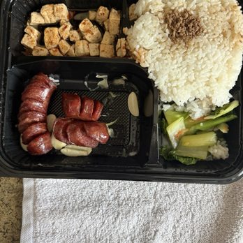 Green Shaker by Ten Ren - Sausages rice. The sausages and same portion as pork chops rice portion for Tofu plus Vegetables. Mickey Mouse portion. What a joke! - Bubble Tea Near Me - Eastvale, California Green Shaker by Ten Ren - Sausages rice. The sausages and same portion as pork chops rice portion for Tofu plus Vegetables. Mickey Mouse portion. What a joke! - Bubble Tea Near Me - Eastvale, California