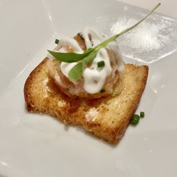Smoked salmon bite