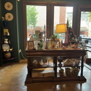 Crown & Curio - Glass bottles - vintage perfumes and more - Antiques Near Me - Waco, Texas Crown & Curio - Glass bottles - vintage perfumes and more - Antiques Near Me - Waco, Texas