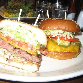 Rutherford Grill - cheeseburger - American Near Me - Rutherford, California