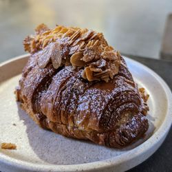 Lune Croissanterie - Almond croissant