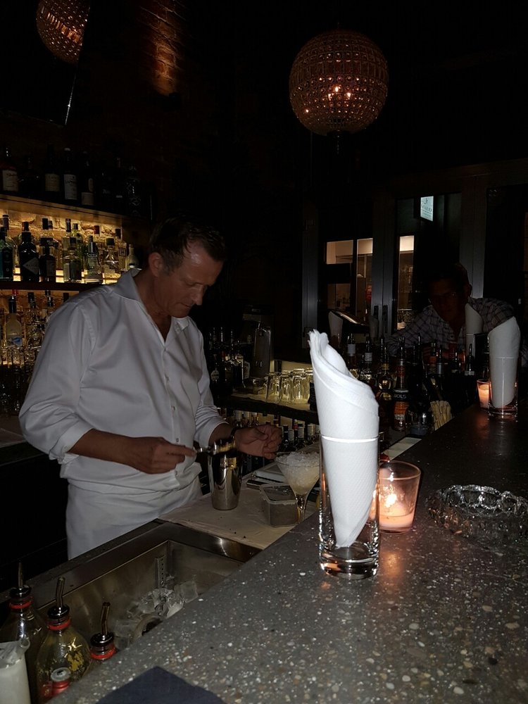 Agent Oscar - Frank bei der Arbeit - interior - Cocktail Bars Near Me - Vienna, 9 Agent Oscar - Frank bei der Arbeit - interior - Cocktail Bars Near Me - Vienna, 9