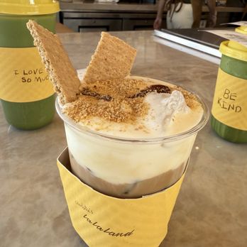 La La Land - S'mores holiday drink - Cafes Near Me - Los Angeles, California La La Land - S'mores holiday drink - Cafes Near Me - Los Angeles, California