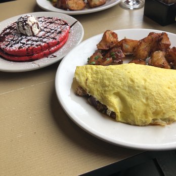 Azul 18 - Omelette station: onion, tomato, jalapeño, and cilantro and red velvet pancakes - New American Near Me - Chicago, Illinois