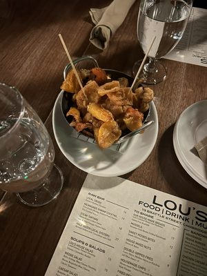 Lou's by null