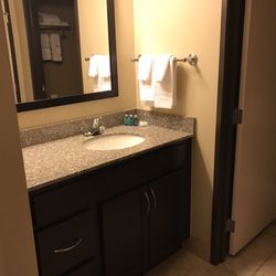 Landmark Suites - Clean bathroom