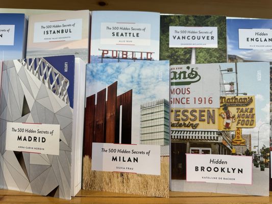 Heath Newsstand by null