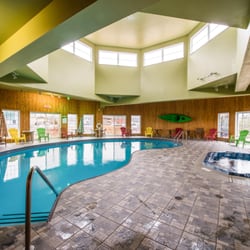 Quality Inn - Pool and hot tub