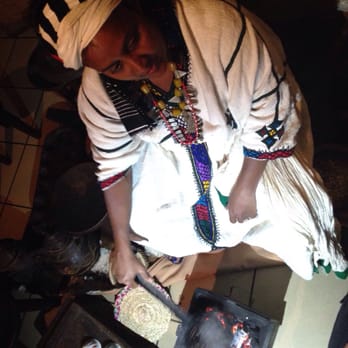Messob - She roasted our coffee over a charcoal fire. - Ethiopian Near Me - Lyon, 69