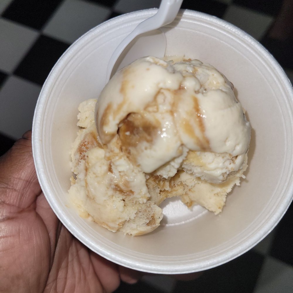 Dips And Dogs - Caramel cheese cake - Ice Cream & Frozen Yogurt Near Me - Luverne, Alabama Dips And Dogs - Caramel cheese cake - Ice Cream & Frozen Yogurt Near Me - Luverne, Alabama