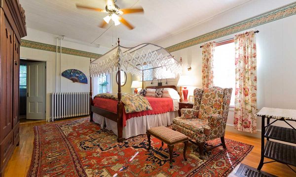 The Elmhurst Inn by null
