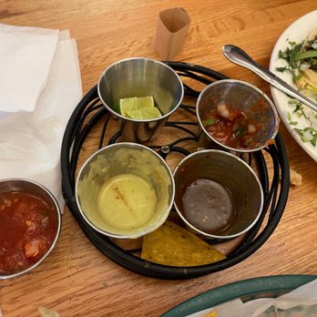 El Nacimiento - Las salsas, la verde tipo guacamole estuvo deliciosa - Mexican Near Me - Detroit, Michigan El Nacimiento - Las salsas, la verde tipo guacamole estuvo deliciosa - Mexican Near Me - Detroit, Michigan