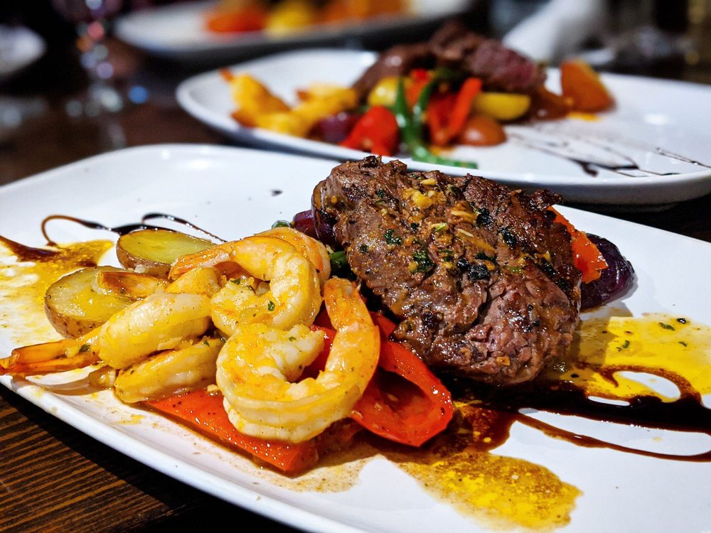 CATCH KITCHEN + BAR Updated August 2024 223 Photos & 125 Reviews 3866 Bayview Street