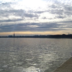 Quais de Bordeaux - Jolie lumière sur la Garonne!