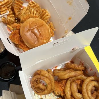 Penny's Hot Chicken - Hot Mac (Sandwich Combo) Chicken Tenders Combo - Sandwiches Near Me - Toronto, Ontario Penny's Hot Chicken - Hot Mac (Sandwich Combo) Chicken Tenders Combo - Sandwiches Near Me - Toronto, Ontario