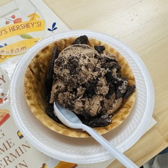 Howard's Hershey's Ice Cream - Moose tracks with Oreo crumbs - Ice Cream & Frozen Yogurt Near Me - Port Charlotte, Florida Howard's Hershey's Ice Cream - Moose tracks with Oreo crumbs - Ice Cream & Frozen Yogurt Near Me - Port Charlotte, Florida