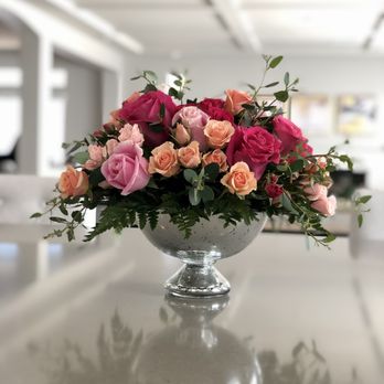 Blooming Memory - Teleflora "Queen's Court", deluxe size. - Florists Near Me - Las Vegas, Nevada