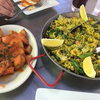 Si Tapas - Vegetarian paella! And patatas bravas, my two favorites out in the wonderful patio. - Spanish Near Me - Dallas, Texas Si Tapas - Vegetarian paella! And patatas bravas, my two favorites out in the wonderful patio. - Spanish Near Me - Dallas, Texas