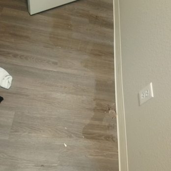 Auburn Glen - Constant water leaks. Kinda staff but they are managing a building that needs serious repairs. - Apartments Near Me - Auburn, Washington