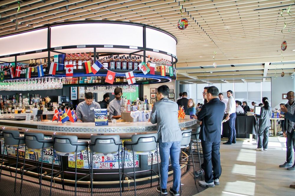 The Pub at Thunderbird Logo
