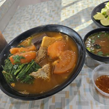 La Xanh - Canh bún và chén ốc - Vietnamese Near Me - Santa Ana, California La Xanh - Canh bún và chén ốc - Vietnamese Near Me - Santa Ana, California