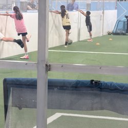 Growth Soccer Training - Stretching before practice