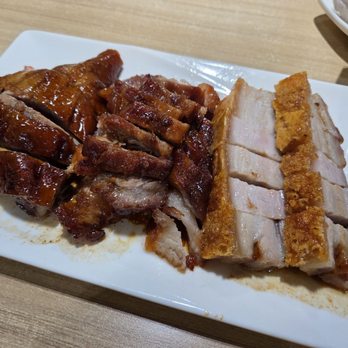 品味料理 - 3 item roasted combo (soy sauce chicken, bbq pork & roast pork) - Vietnamese Near Me - Hong Kong, HK 品味料理 - 3 item roasted combo (soy sauce chicken, bbq pork & roast pork) - Vietnamese Near Me - Hong Kong, HK