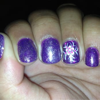 Diva Nails - Shellac with a beautiful flower by Helen - Nail Salons Near Me - La Mesa, California