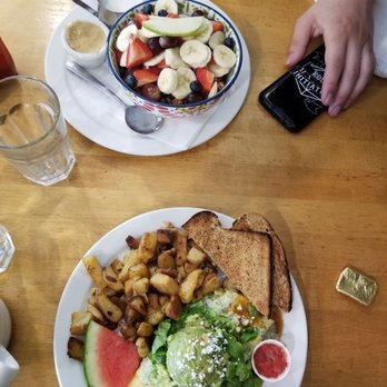 Rainbow Restaurant - Guacamole omelets (bottom) Steel oats (top) - Breakfast & Brunch Near Me - Fort Collins, Colorado