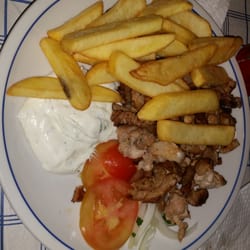 Neapolis - Maiale, patate, pomodori, cipolle e salsa tzatziki.