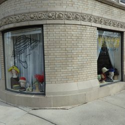 SUSAN HAT - Outside the shop
